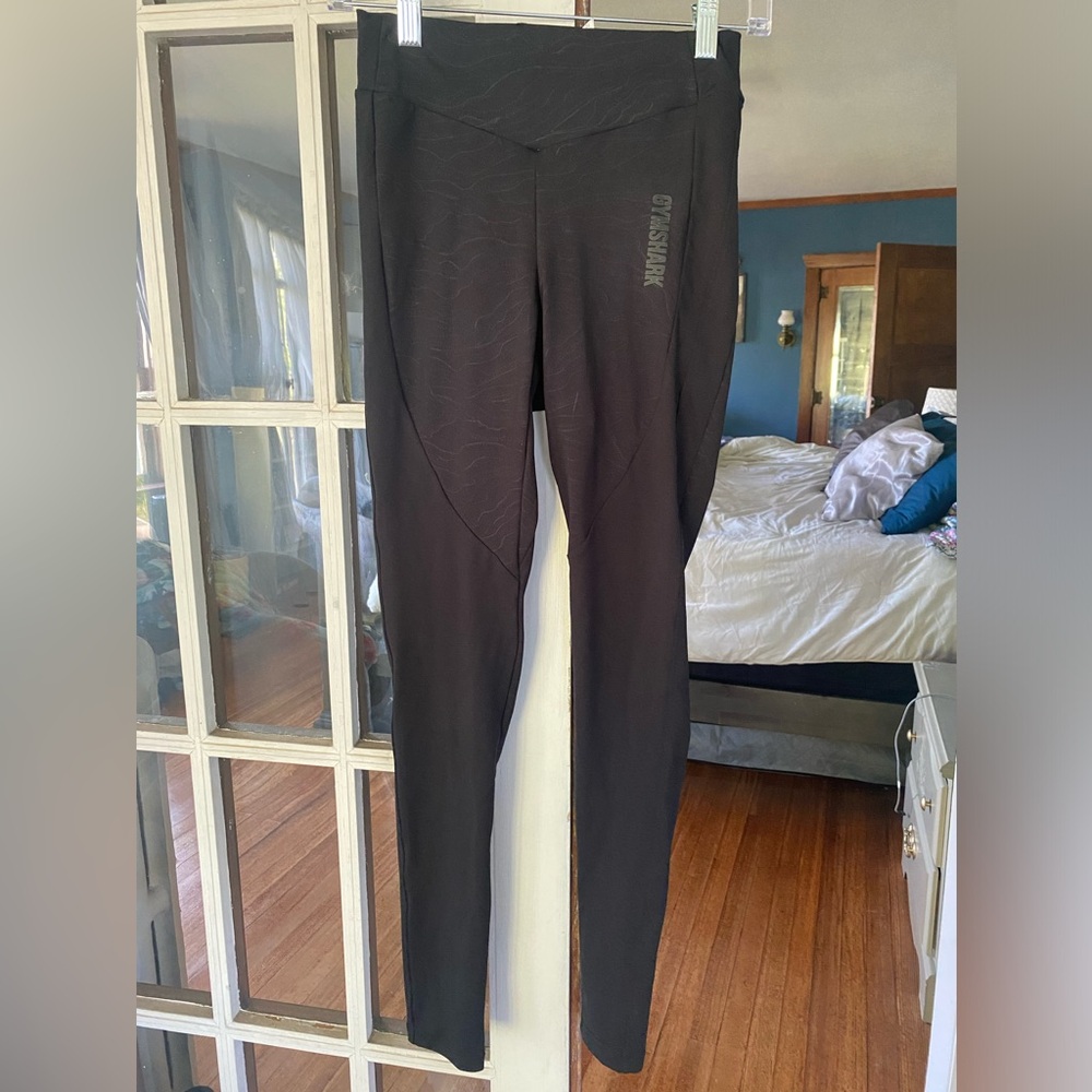 Gym shark leggings size M